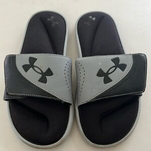 Under Armour - Men’s ignite slides / sandals.  Size 8.  Gray and black